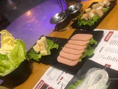 -虾弄弄海派小龙虾·牛羊蝎子火锅