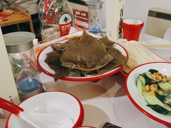 -毛辣果·贵州红酸汤牛肉火锅(西单店)