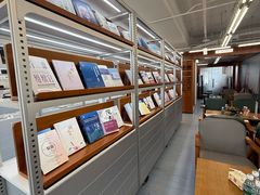 -无奔眼镜·蔡司·依视路授权店(朝阳大悦城店)