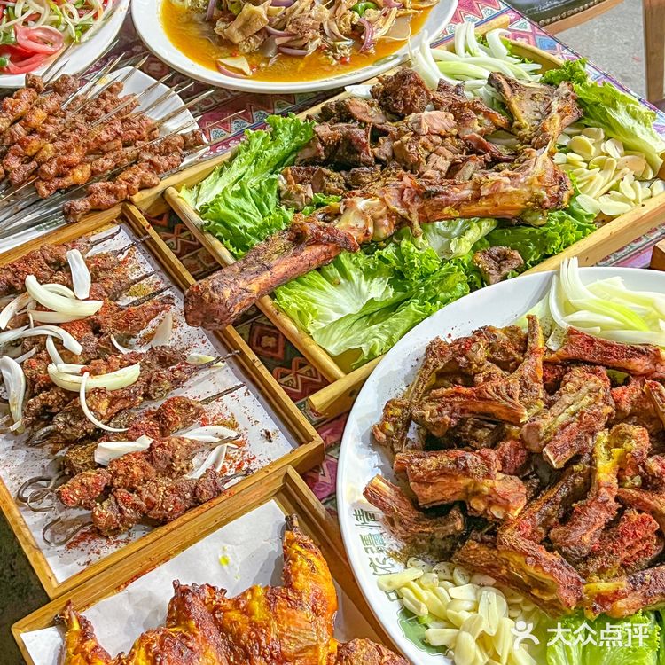 终于在西安吃到了敲正宗的馕坑烤肉！
