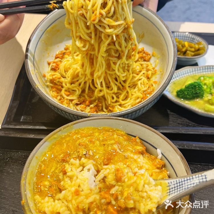 十二只螃蟹只为做一碗蟹黄捞饭