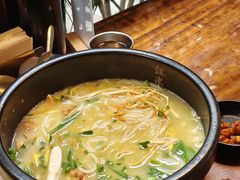 -银米·云南传统过桥米线(双廊黑金冠店)
