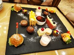红丝绒蛋糕-上海皇廷花园酒店·西餐厅·自助餐