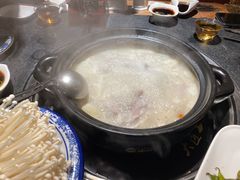 -大匠工房古船木艺术餐厅·猪肚鸡专门店(长白仙岛店)