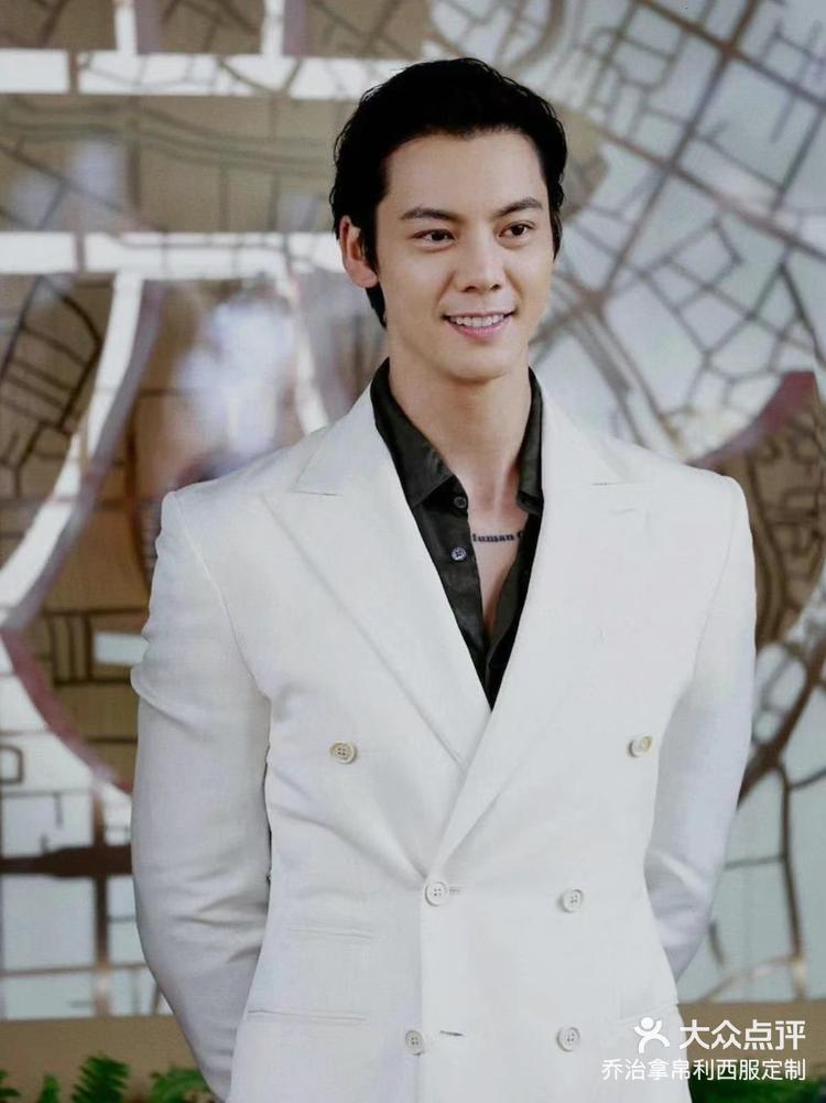 贵气绅士陈伟霆白色西服套装