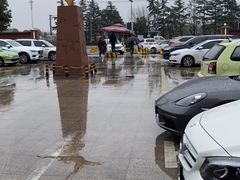 -房地产交易中心-停车场