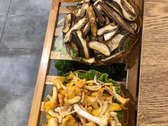 -菌海森林·非遗野生菌火锅(西山区滇池路摩根道店)