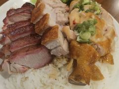 叉烧鸡腿脆皮五花肉饭-明家烧腊