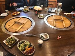 -万里闯关东铁锅炖菜馆(高新旗舰店)
