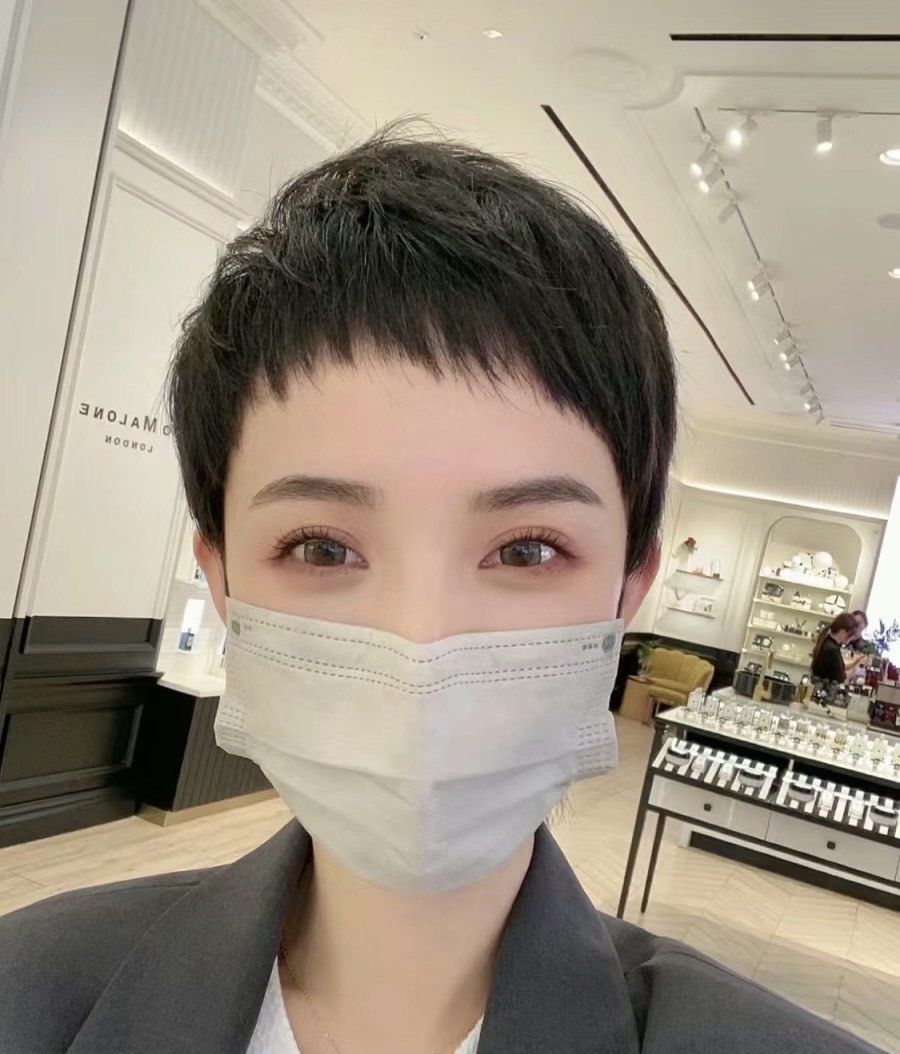 锯齿短发