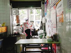 大堂-黄阿姨锅贴大王(万航渡路店)