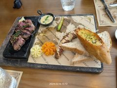 -Mark&Mars Restaurant