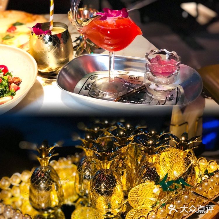 值得一试的CBD秘境花园餐吧