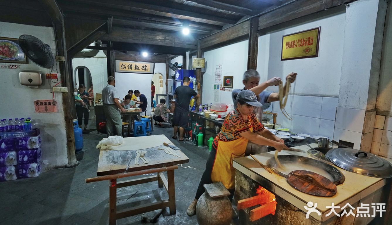 丽水松阳老街，老店铺依然坚守着传统
