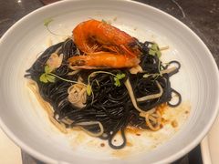 香辣汁鲜虾拌墨鱼面-港丽餐厅(高德置地店)