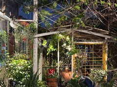 -Cuc Gach Quan Restaurant