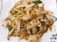 葱爆螺片-富临港·蒸汽海鲜·手抓海鲜·炒菜(栈桥店)