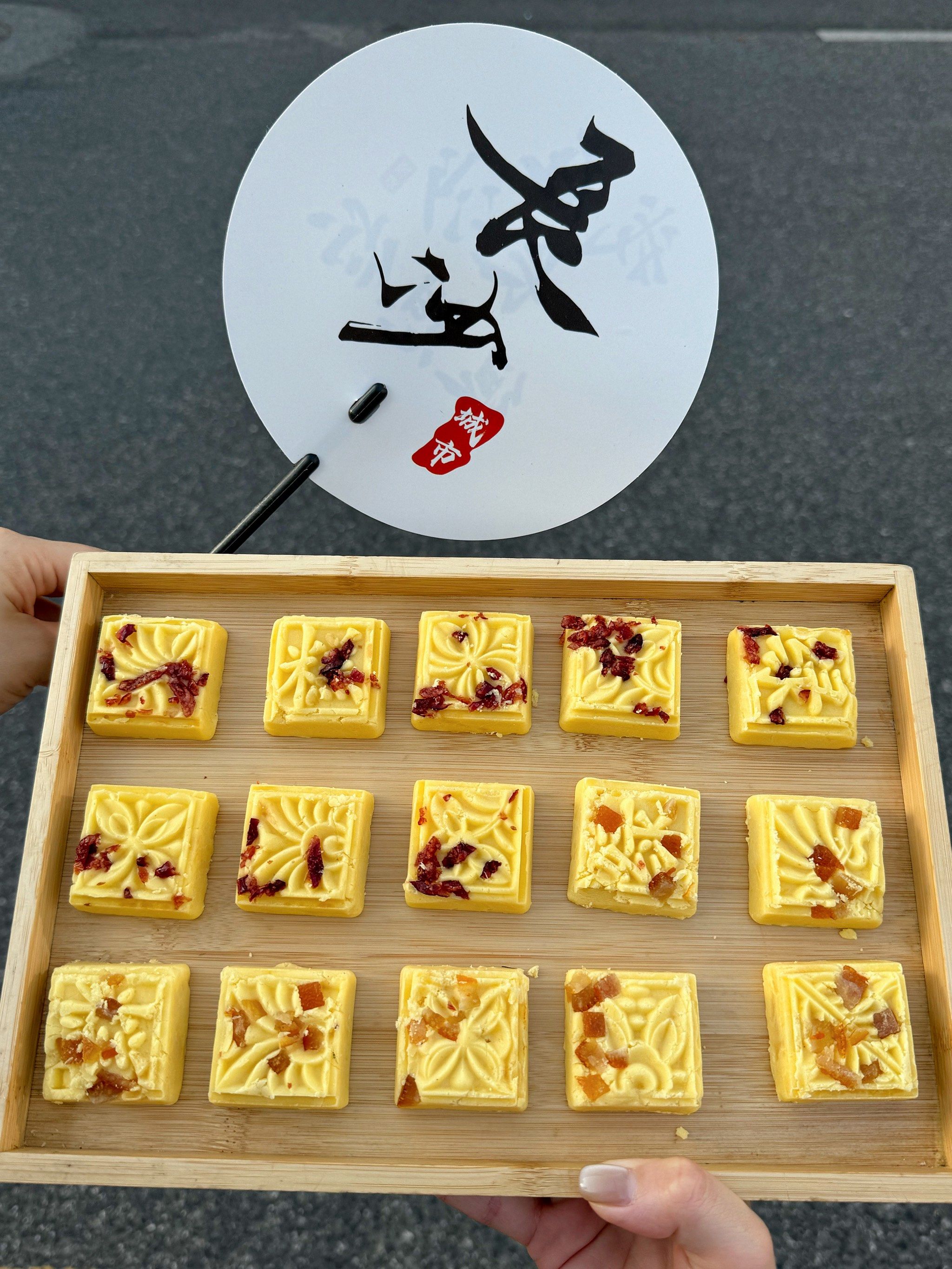 n\\n配上买的长沙小扇子对着地标打卡一下是真的很出片