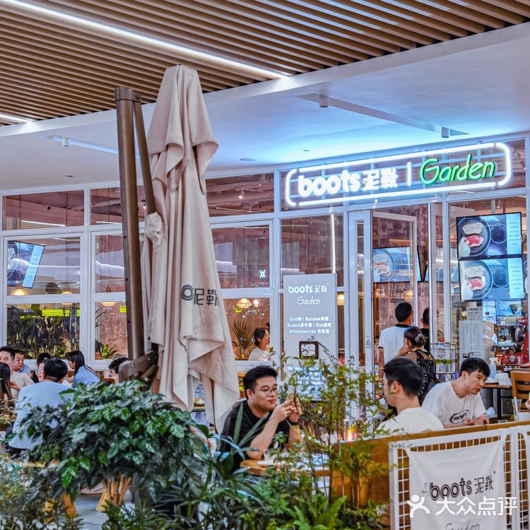 最近疯狂种草的西餐厅，氛围感十足🏙️~