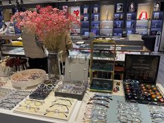 -宏宇眼镜蔡司依视路折扣店(兆佳眼镜城店)