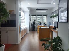 -视野联行眼镜•蔡司•依视路(温江店)