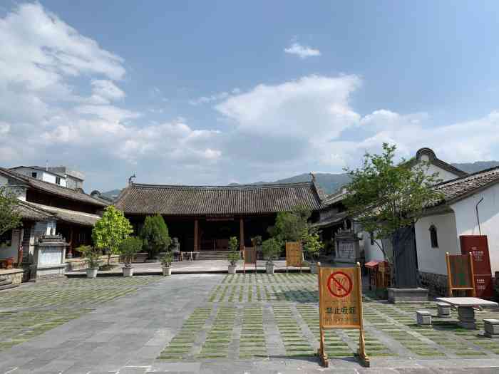 南甸土司衙门-"南甸土司衙门位于粱河县遮岛镇,1996年.