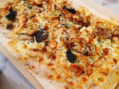 超级至尊芝心黑比萨-必胜客(WOW梦之城店)