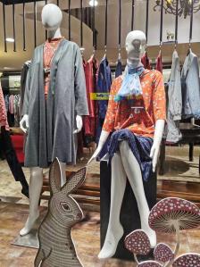 渔牌专卖店-"家门口的一家衣服专卖店,装修的非常低调,.