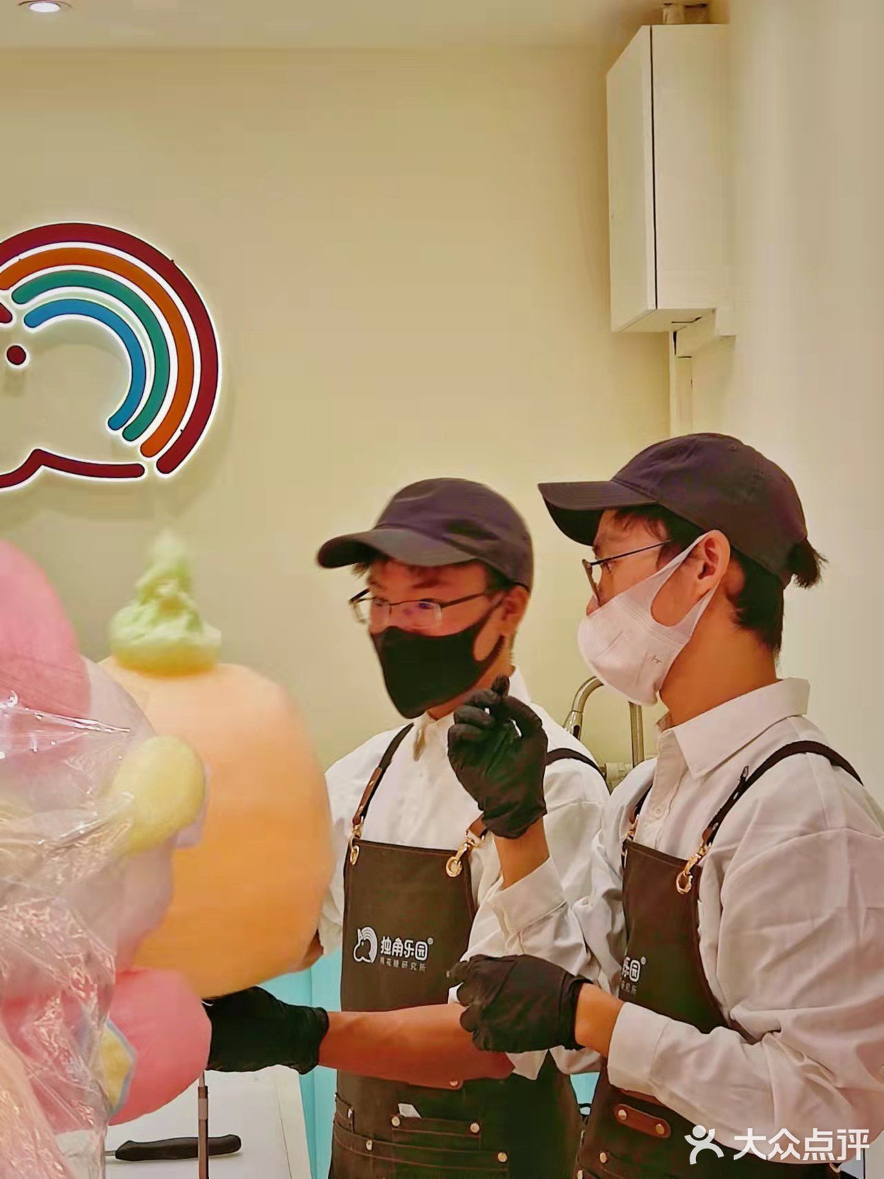男孩子眼里的光，奥特曼要打败小怪兽~
