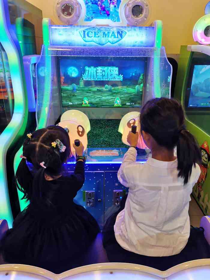 汤姆熊(百联东郊购物中心店)-"几乎每次去百联吃完饭都会去溜达下,玩