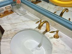 -芭黎人江景轻奢酒店(告庄西双景星光夜市店)