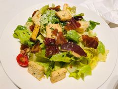 经典凯撒沙拉配香脆火腿-WOLFGANG PUCK KITCHEN & BAR(迪士尼小镇店)