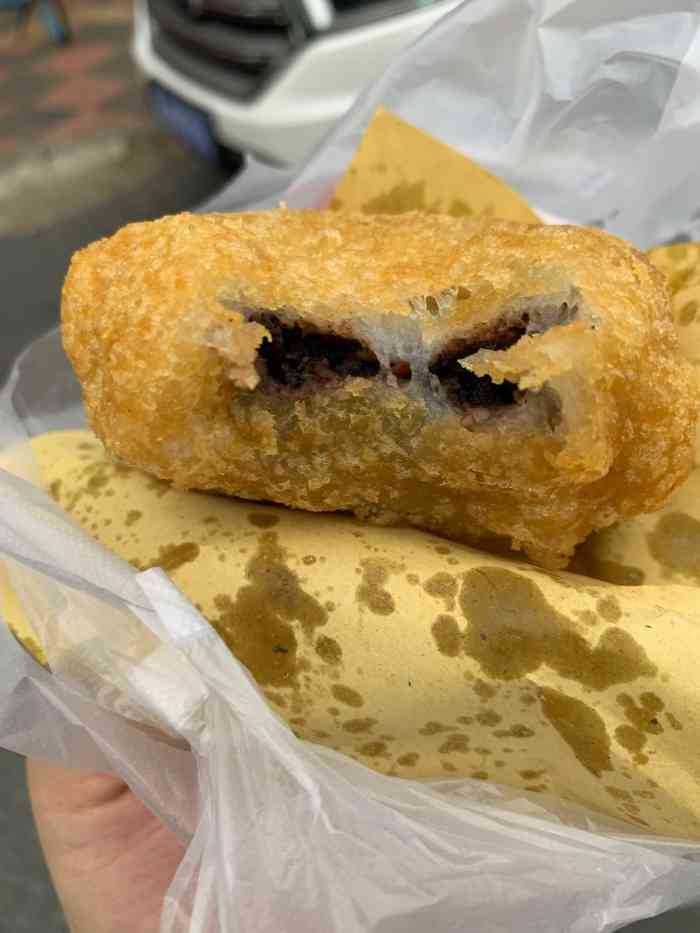 平湖炸糕(西湖道店)-"位于西湖道最繁荣的小吃街上,虽说只是一个.