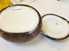 -志龙皇冠吃货椰子铺
