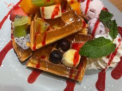 水果华夫饼-Lia Cafe Bar Restaurant松山咖啡屋