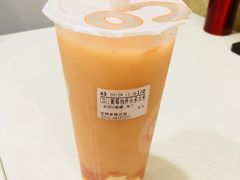 葡萄柚养乐多-CoCo都可(香梅花园店)