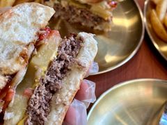 菠萝牛肉堡-魏斯理汉堡(西安沣东吾悦店)