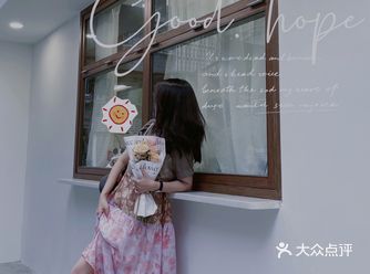 路过街角的花店，就为自己买束花吧，文字不需要多浪漫