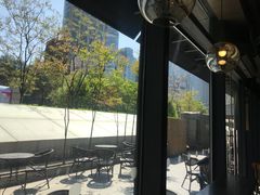 -星巴克(西藏路店)