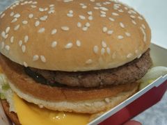 小朋友帮忙买的的巨无霸，感动-合肥南站