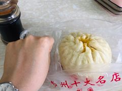 蟹黄肉包-常州糕团店(北大街新世纪商城店)