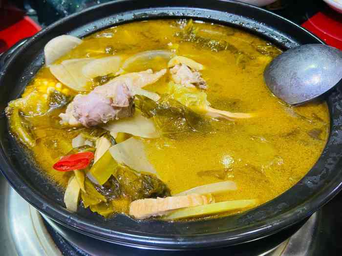 酸菜笋子鸡,第一次吃,不过没有失望,很好吃,值得推荐给大家