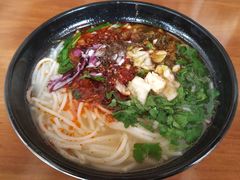 -鸿浩扒猪脚米线