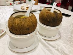 椰子炖竹丝鸡-香山家宴