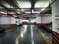 -上海滩商厦-地下停车场