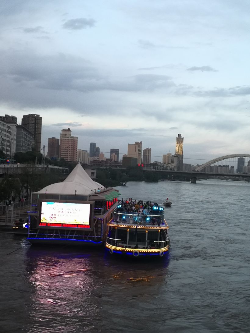 白塔山码头风情一览