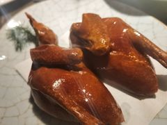 脆皮乳鸽-新荣记(BFC外滩金融中心店)
