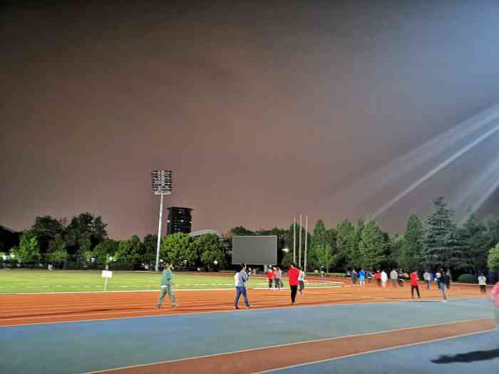 浙江大学人工草坪足球场-"夕阳西下,我还在校园游荡……再一次的领略.