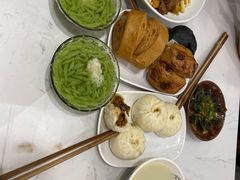 -李与白包子铺(桐梓林店)