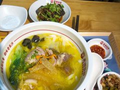 -呷佬·长沙手工米粉(金沙江路店)